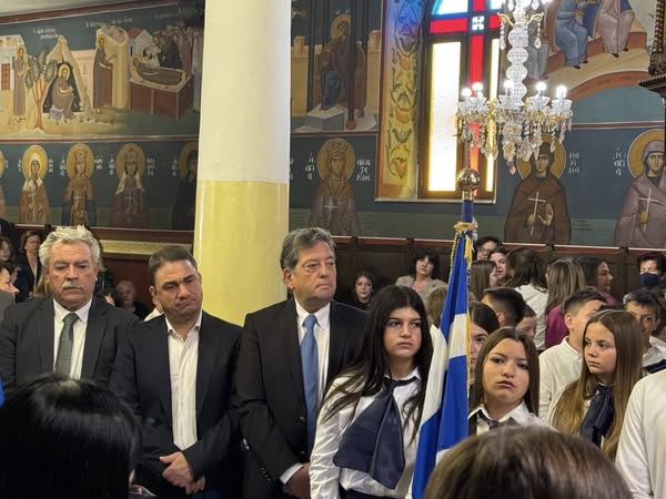 Από τα ιστορικά Καλάβρυτα – Στην εκκλησία της θυσίας και της πίστης, τιμώντας την 28η Οκτωβρίου.