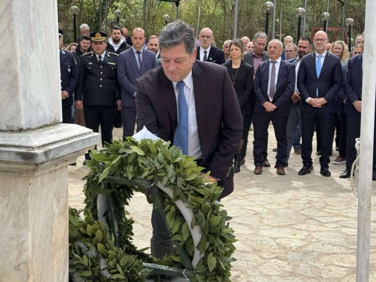 Κατάθεση Στεφάνου στη Χαλανδρίτσα – Εκπροσωπώντας την Ελληνική Λύση Φόρος τιμής στους ήρωες του 1821