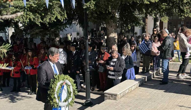 Ο Δημήτρης Παλούμπης, εκπροσωπώντας την Ελληνική Λύση, κατέθεσε στεφάνι στα Καλάβρυτα για τον εορτασμό της 28ης Οκτωβρίου.