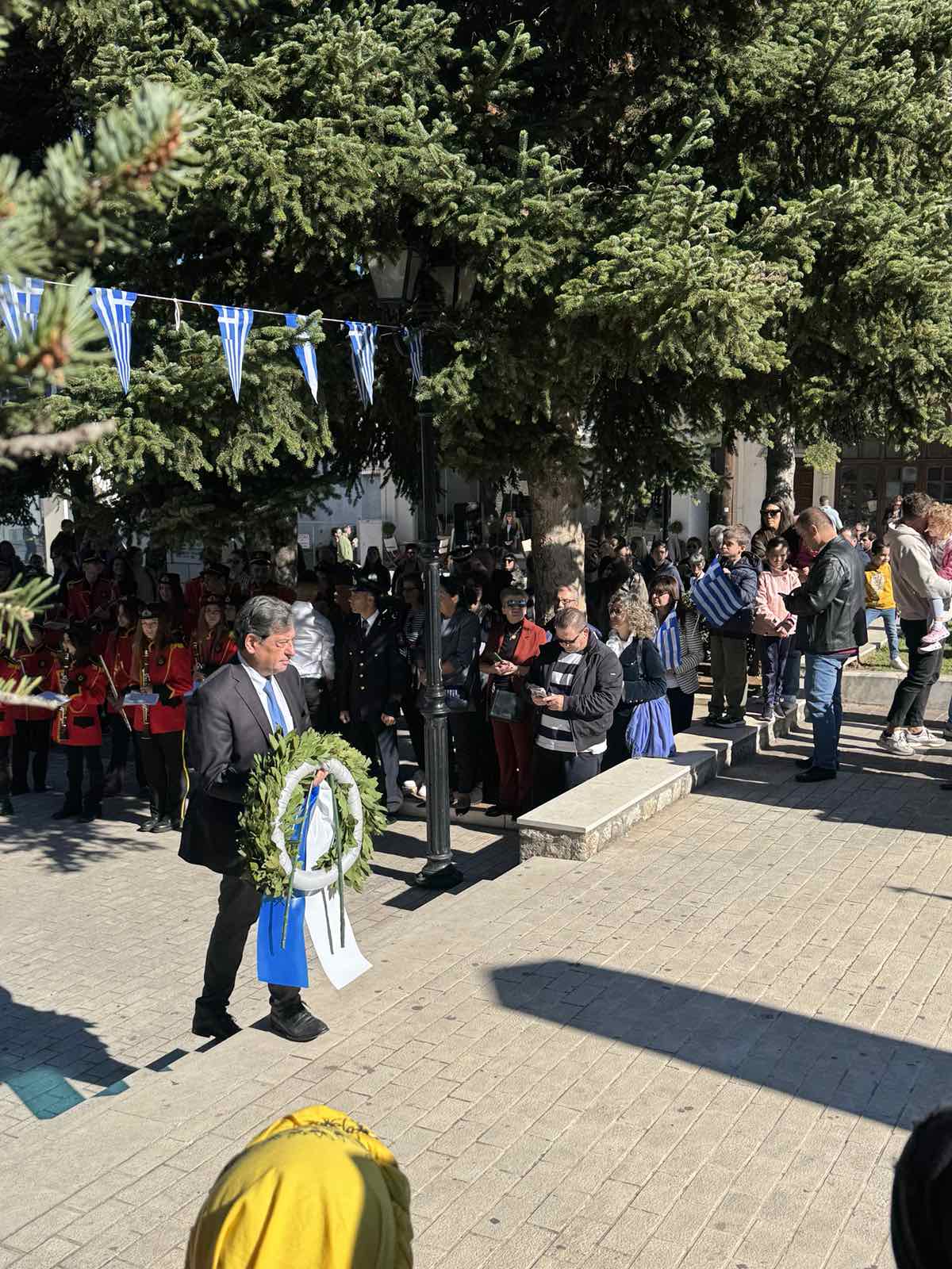 Ο Δημήτρης Παλούμπης, εκπροσωπώντας την Ελληνική Λύση, κατέθεσε στεφάνι στα Καλάβρυτα για τον εορτασμό της 28ης Οκτωβρίου.