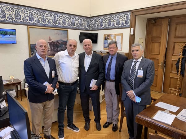Συνάντηση στη Βουλή με τον Εμπορικό Σύλλογο Αθηνών